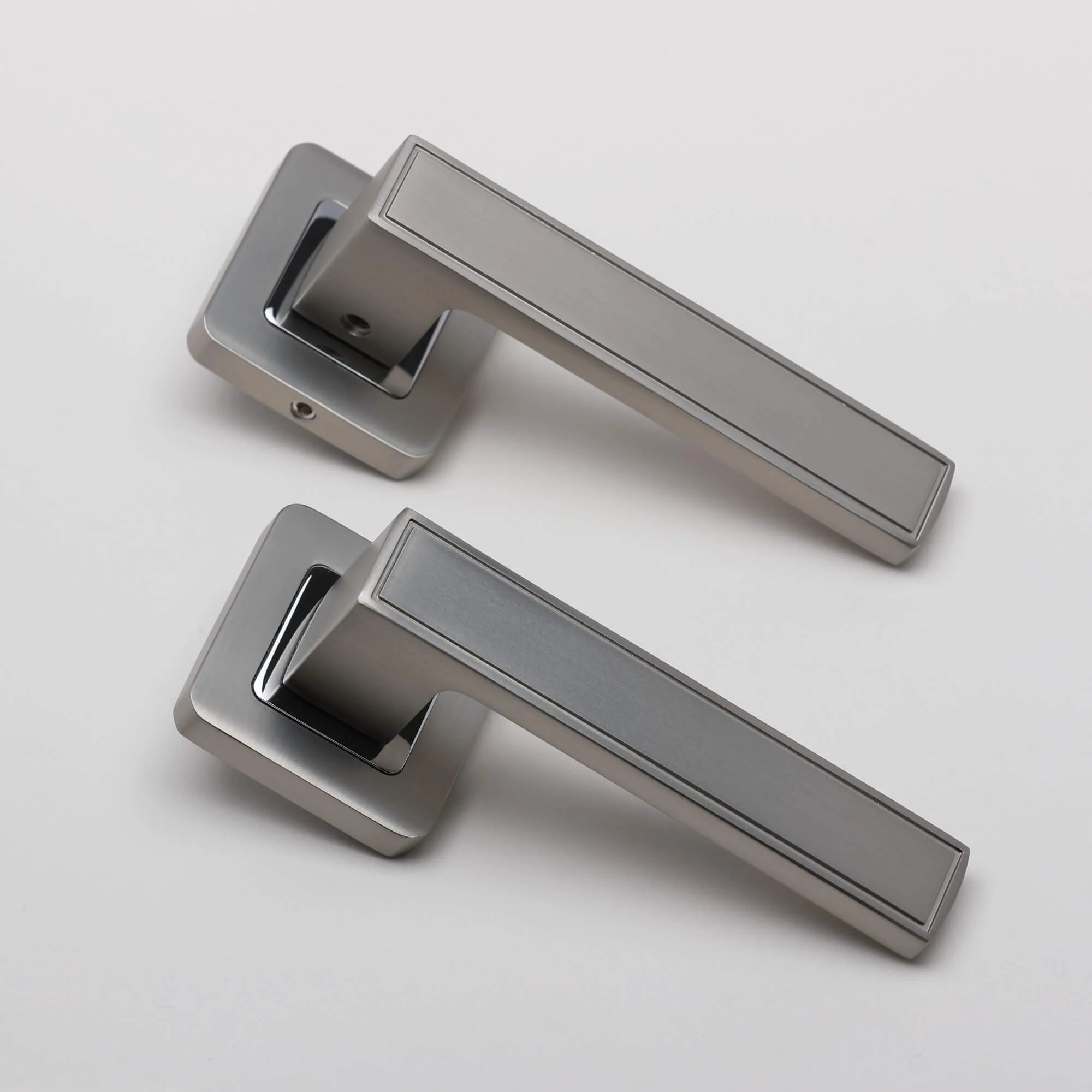Jupiter Matt Satin Nickel & Polished Chrome Handle - Image 4