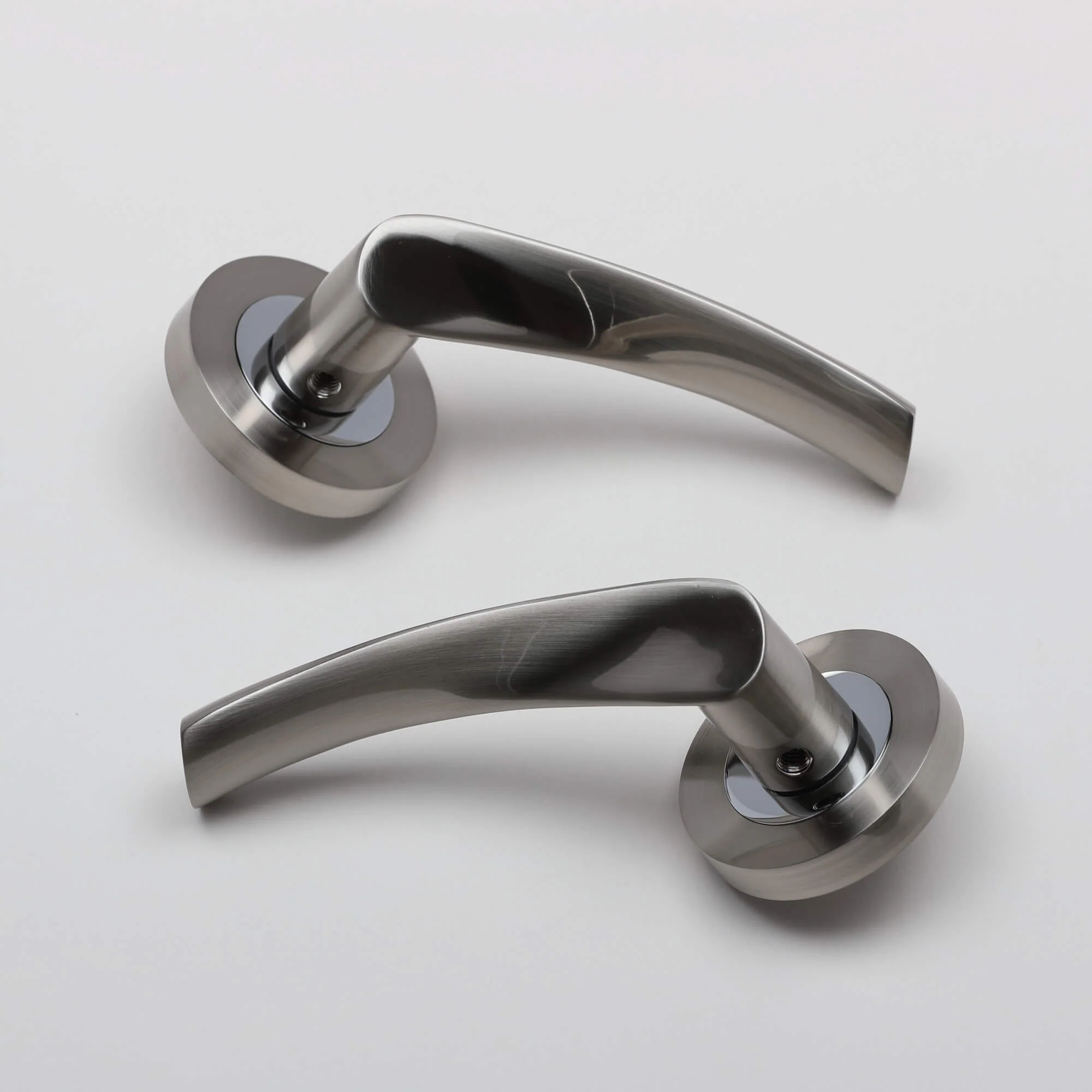 Trade Range Nickel Brushed & Polished Chrome Handle - Image 3
